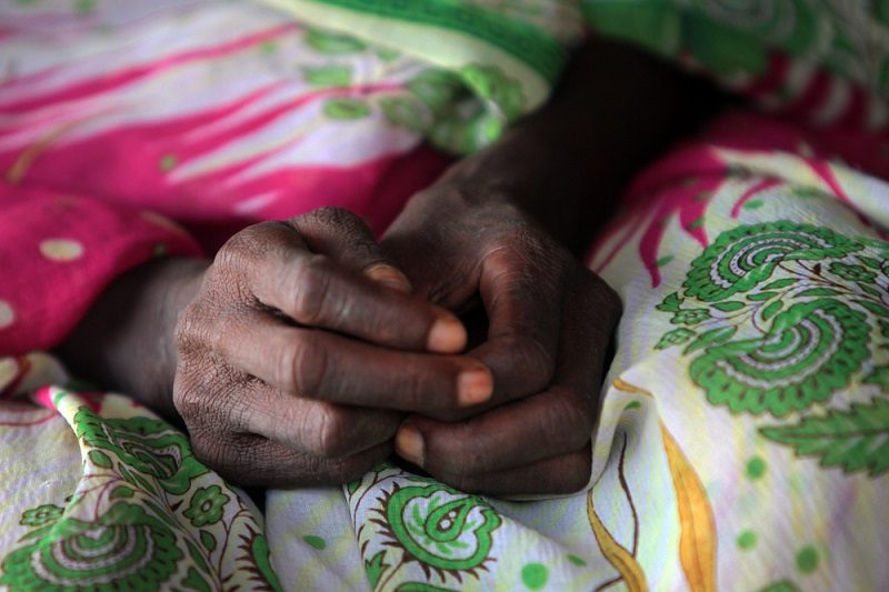 Treating kala azar HIV co-infection in Patna, Bihar MSF team in India is forced to acquire the life-saving cryptococcal meningitis
medicine privately at a price three times higher than what Gilead promised. Photo: Javeed Shah